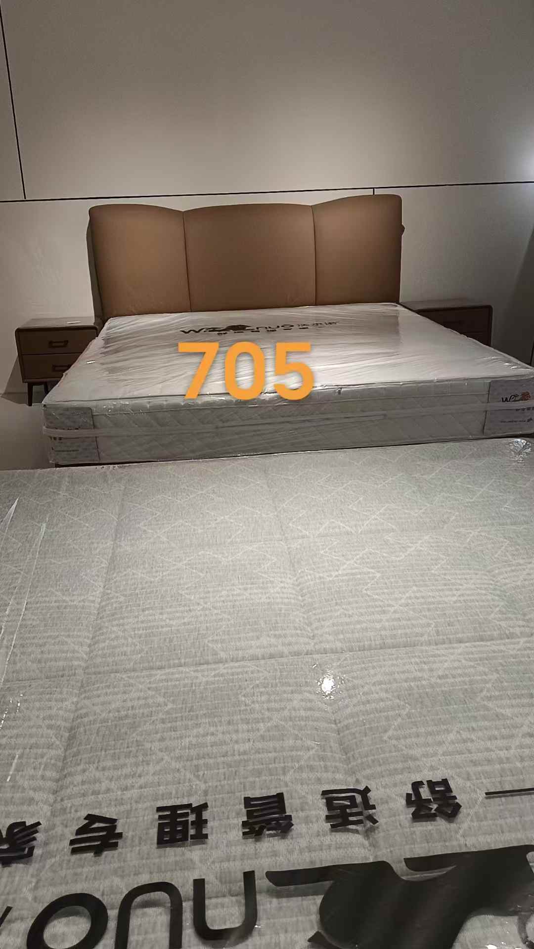 1.8*2.2软包床头，带两个床头柜