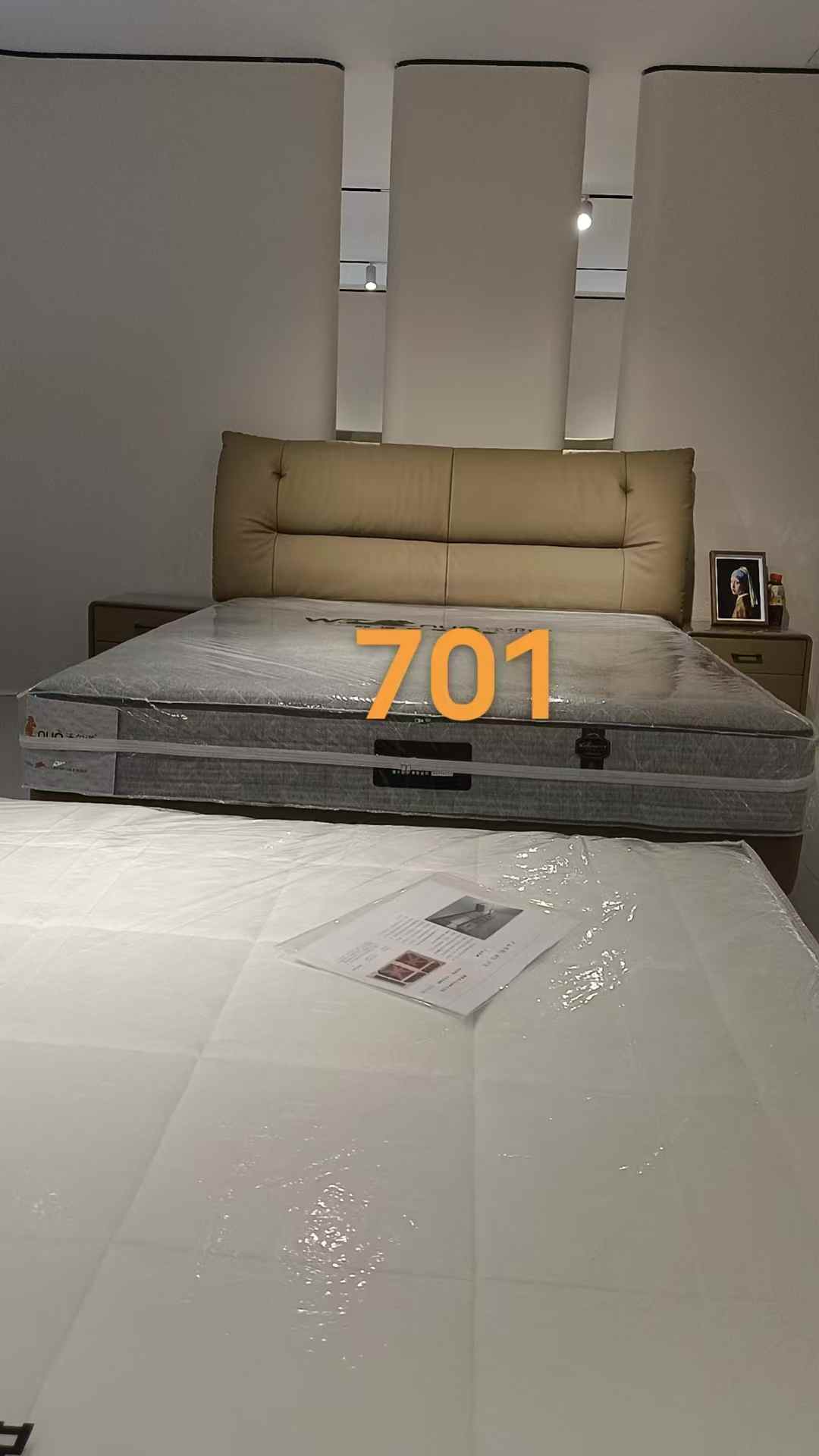1.8*2.2软包床头，带两个床头柜