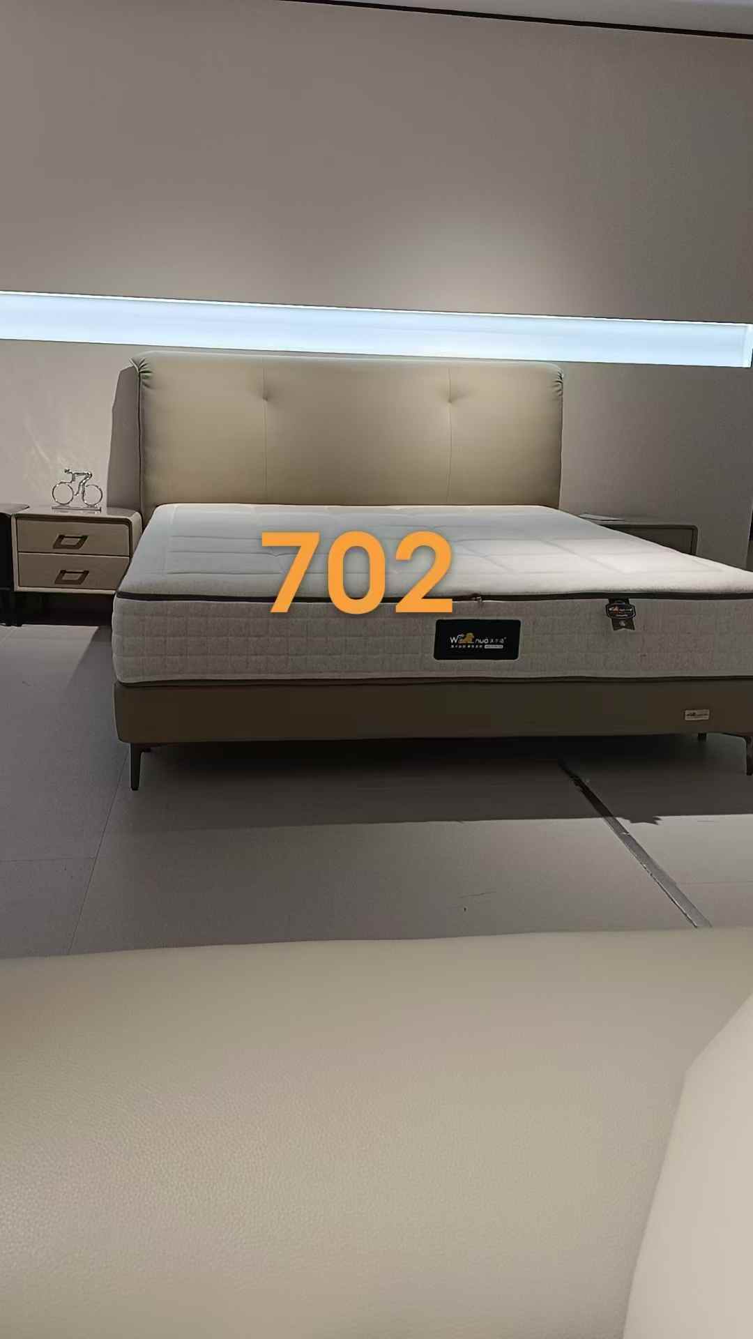 1.8*2.2软包床头，带两个床头柜