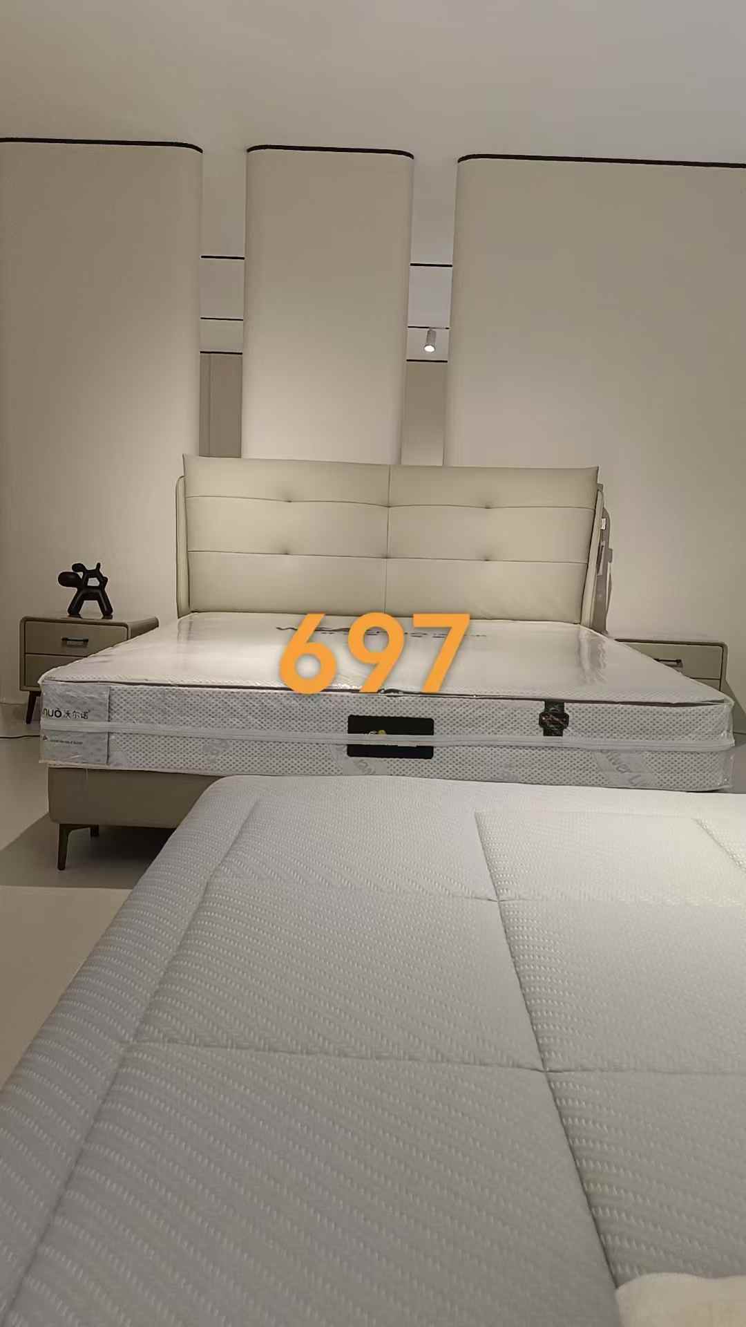 1.8*2.2软包床头，带两个床头柜