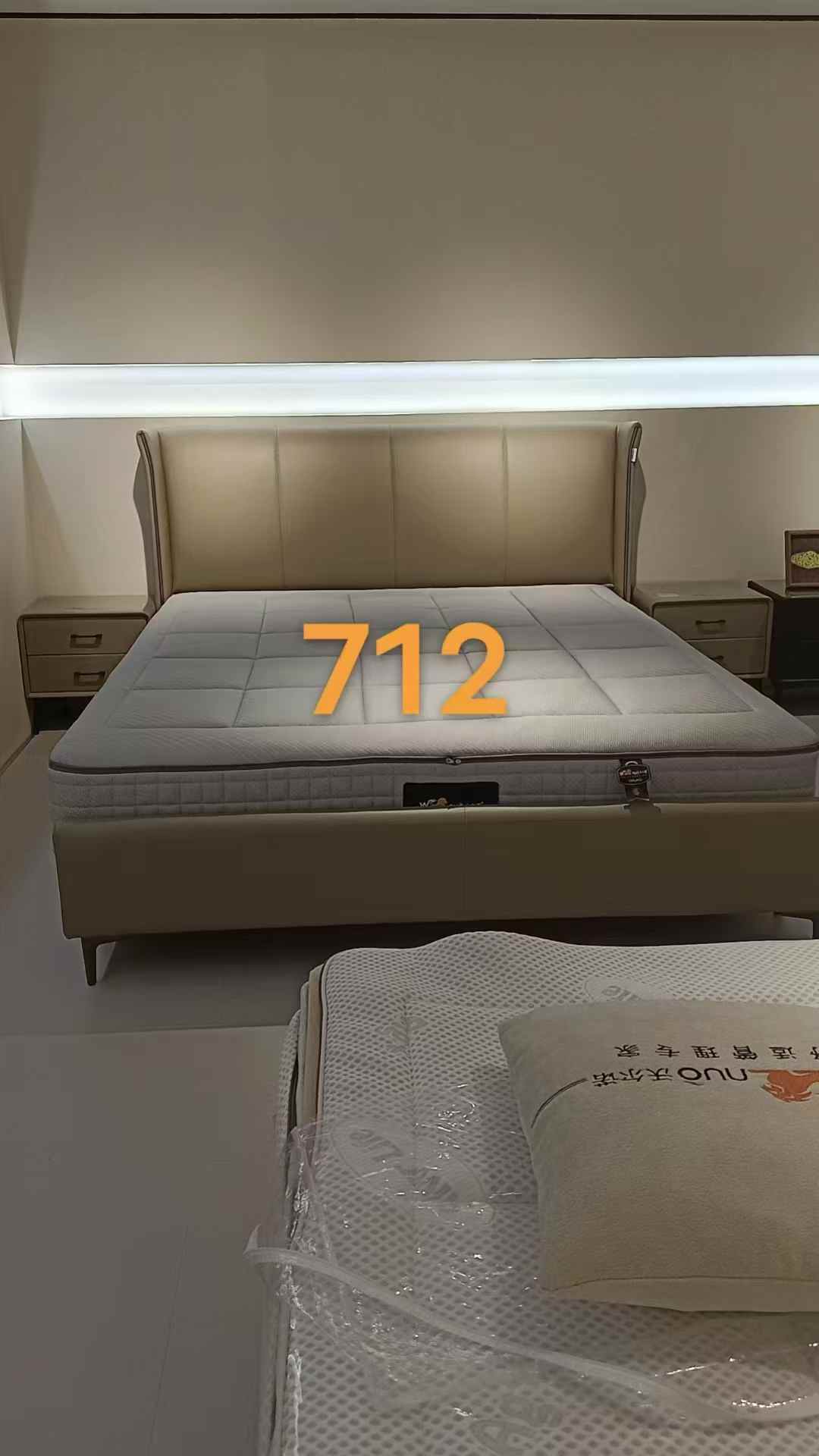 1.8*2.2软包床头，带两个床头柜